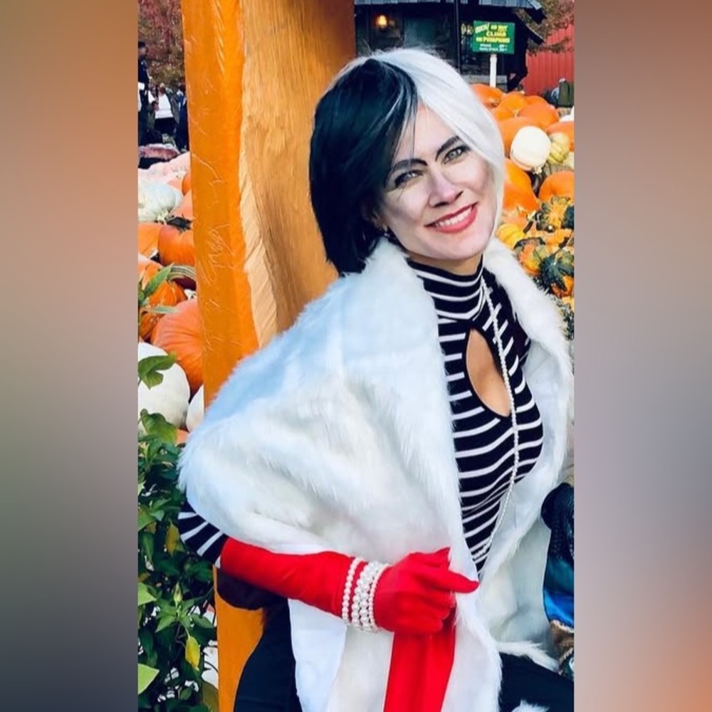 Cruella de Vil costume accessories